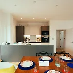 3 Bedroom Penthouse With Terrace And Skyline In Battersea