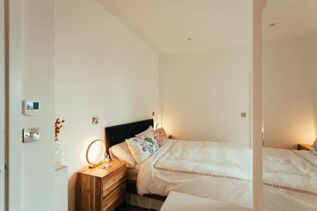 Apartment 3 Bedroom Penthouse With Terrace And Skyline In Battersea London