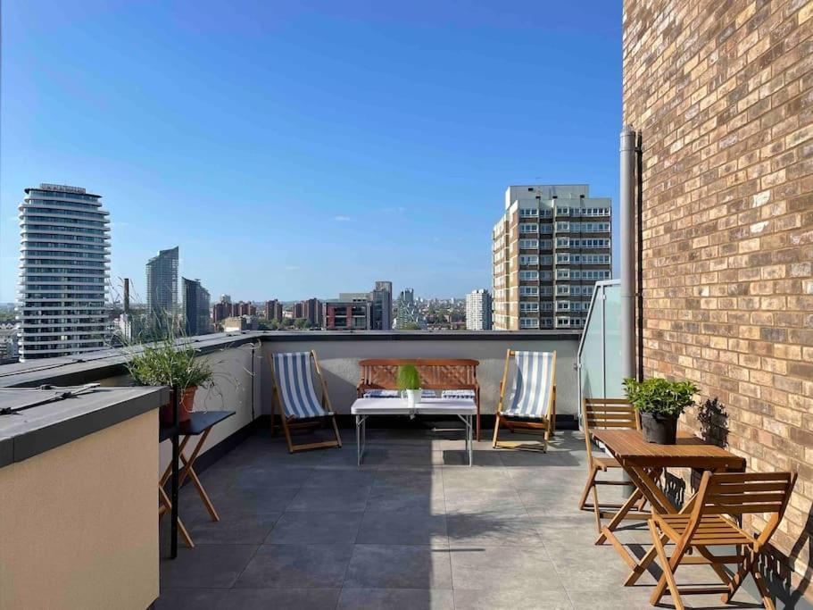 3 Bedroom Penthouse With Terrace And Skyline In Battersea