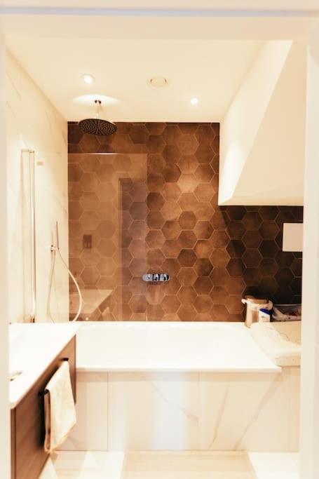 Apartment 3 Bedroom Penthouse With Terrace And Skyline In Battersea *