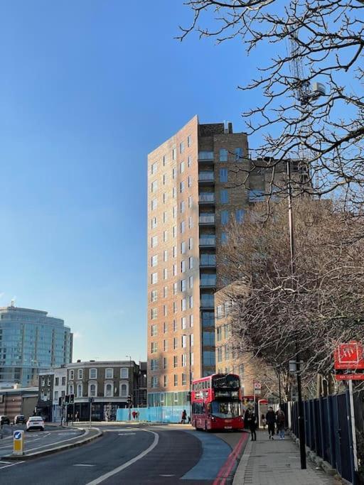 Apartment 3 Bedroom Penthouse With Terrace And Skyline In Battersea London