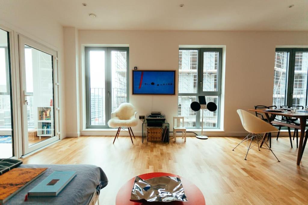 3 Bedroom Penthouse With Terrace And Skyline In Battersea London