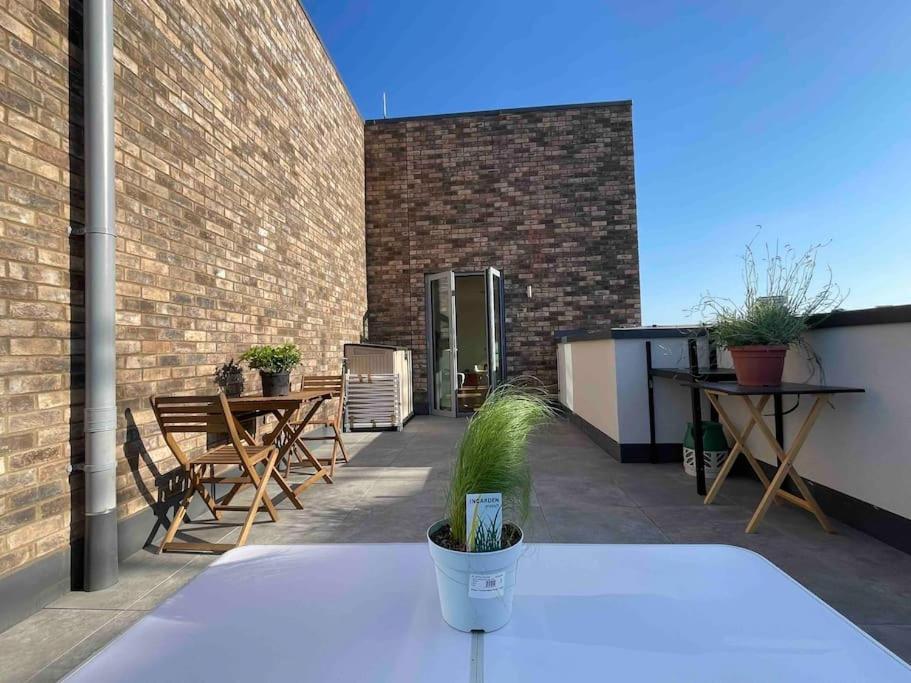 3 Bedroom Penthouse With Terrace And Skyline In Battersea Apartment *