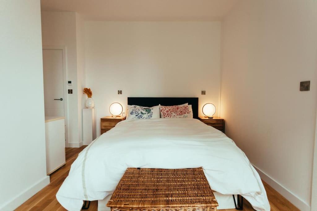 3 Bedroom Penthouse With Terrace And Skyline In Battersea London