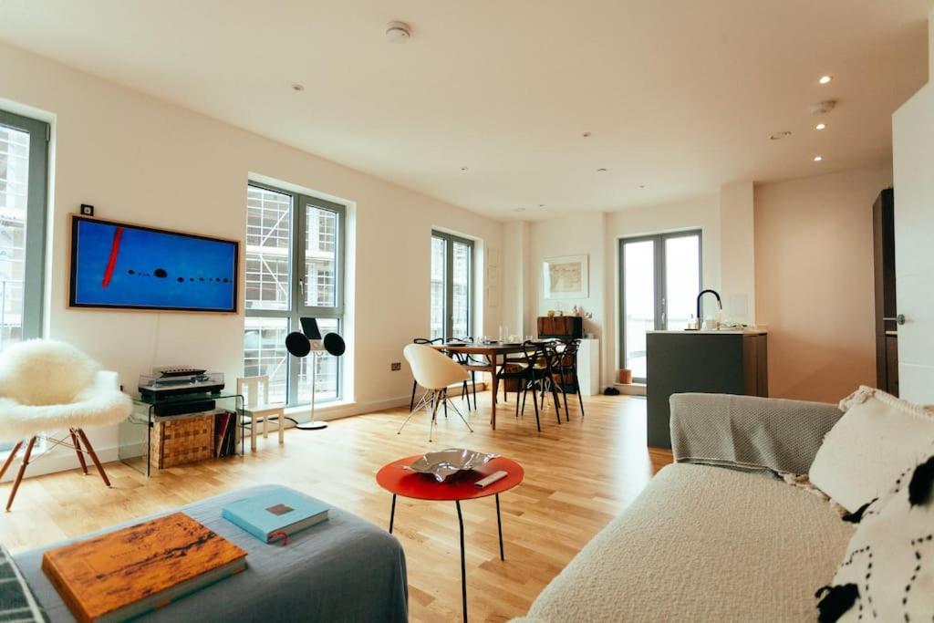 Apartment 3 Bedroom Penthouse With Terrace And Skyline In Battersea London